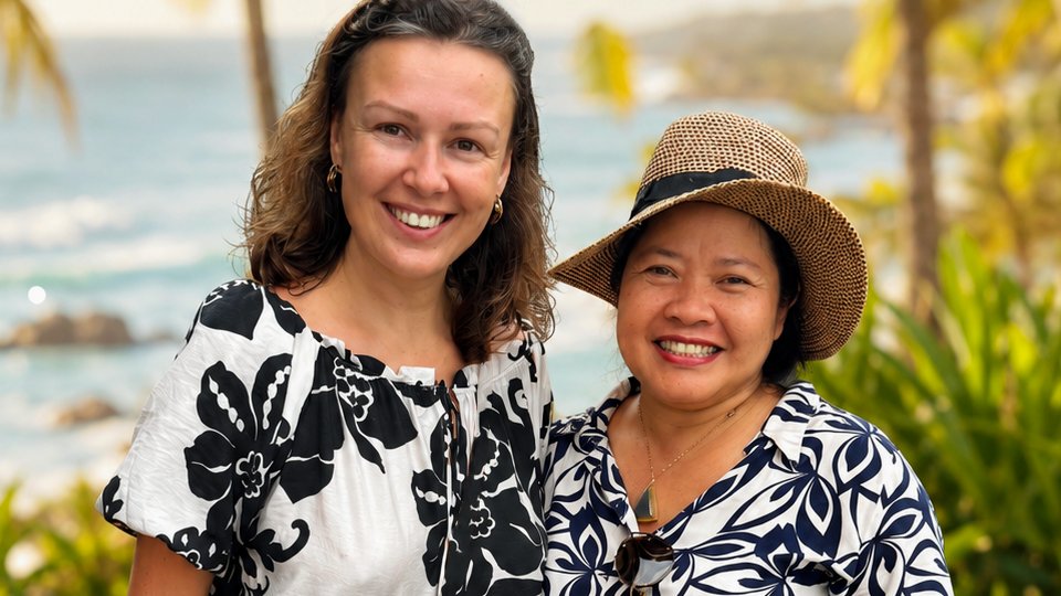 Regina and Rose, the team behind Serenity Life, smiling by the sea on Koh Samui